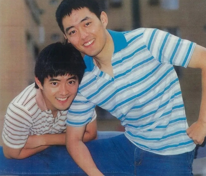 李志希|双胞胎李志希李志奇同框！双双发福皱纹明显，网友：完全分不清