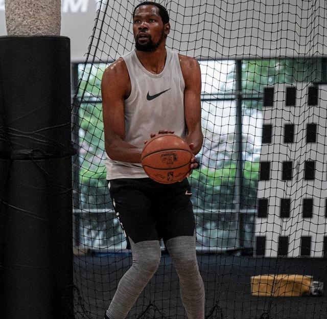 恢复九成爆杜兰特训练照美媒还送利好欧文让权篮网要冲冠