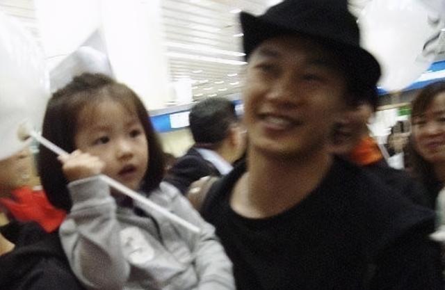 陈奕迅|陈奕迅吃醋女儿追星王一博蔡徐坤，自称没他们红但地位高，神态傲娇