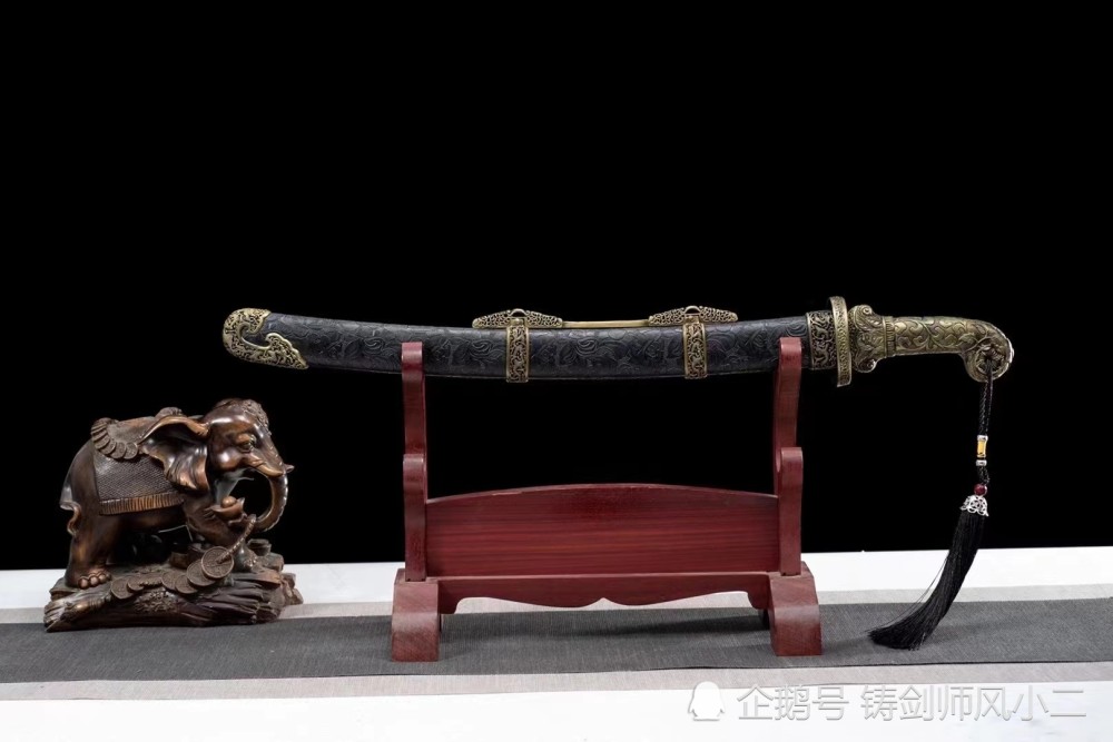 单手腰刀-龙战青刀