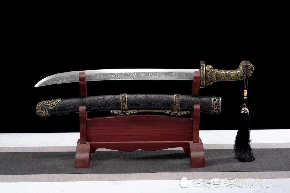 单手腰刀-龙战青刀