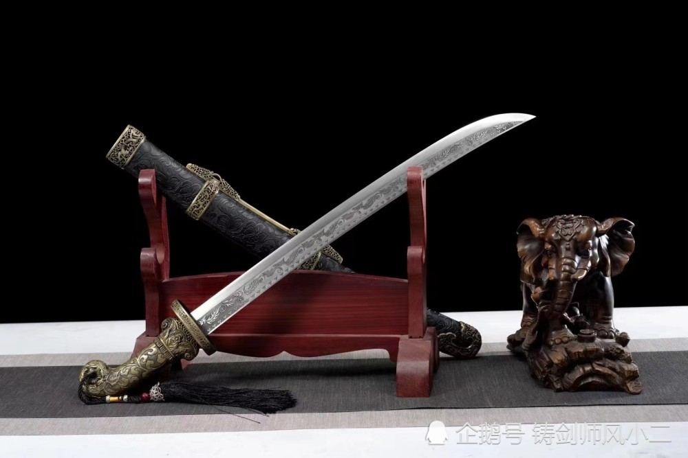 单手腰刀-龙战青刀