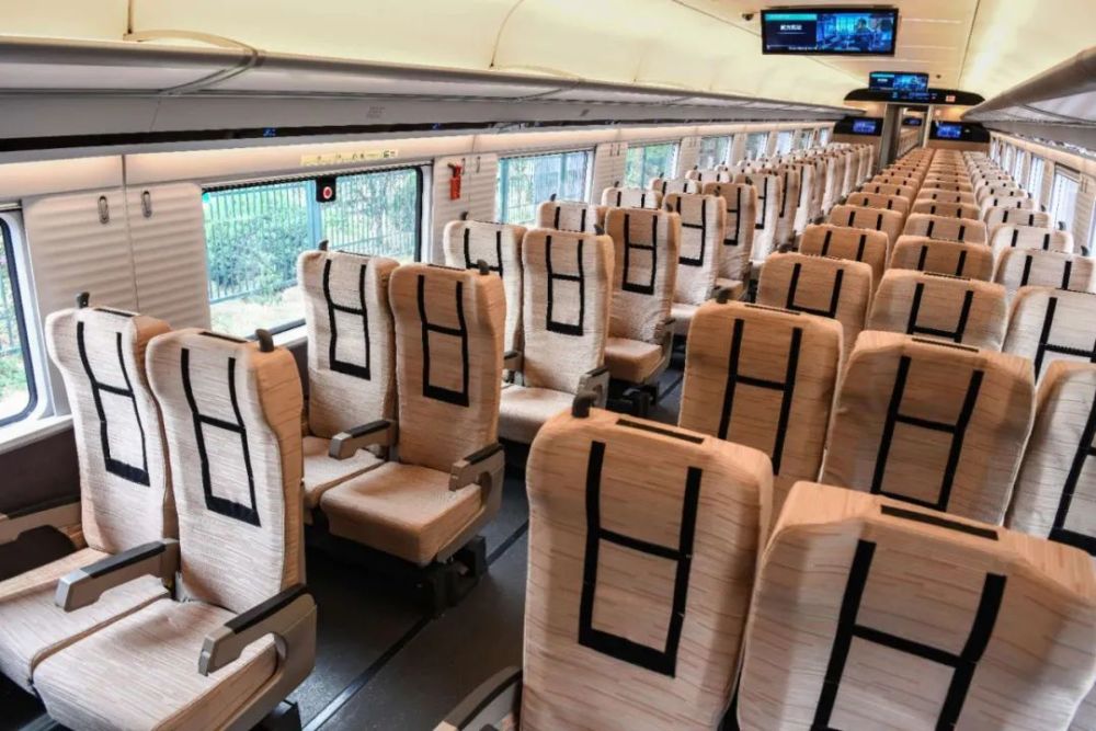 时速400公里可变轨高铁下线将助力中国高铁走出去