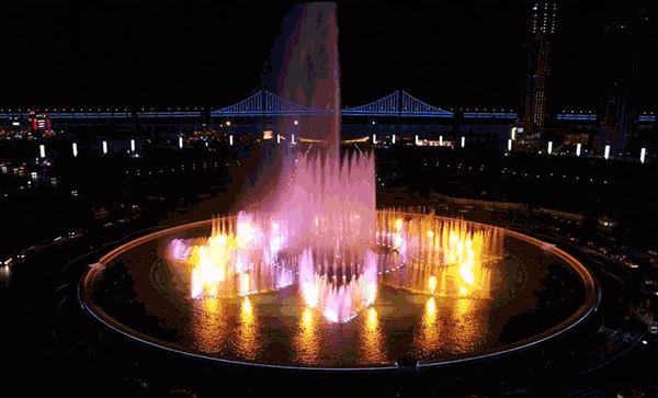 星海广场音乐喷泉陪伴大家 度过了许多精彩纷呈的梦幻之夜 奉上了一场