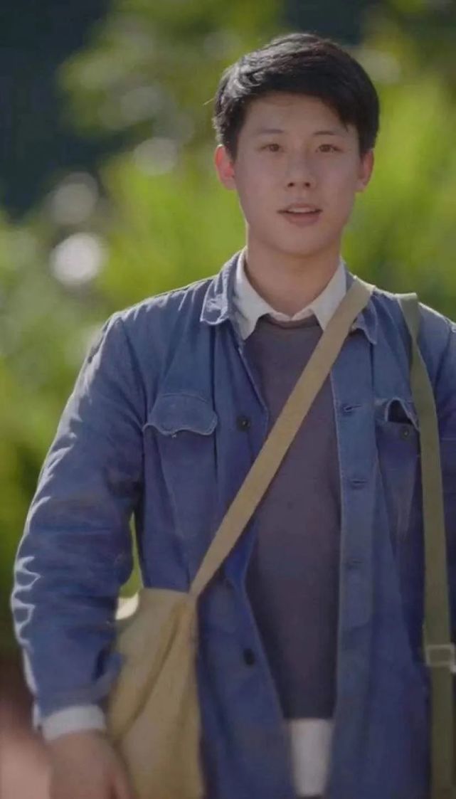 目前,周奇的待播作品有电影《鸟鸣嘤嘤》和电视剧《皓衣行》.