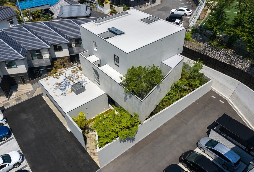 混凝土和枯山水组成的日本现代别墅