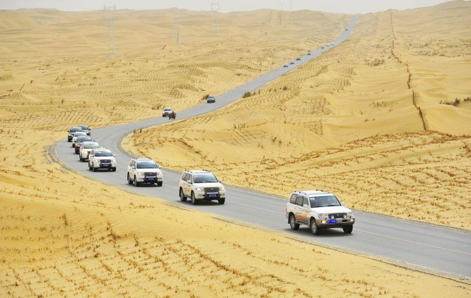 塔克拉玛干沙漠|库布其、毛乌素沙漠都被消灭了，那么塔克拉玛干沙漠能变成绿洲吗？