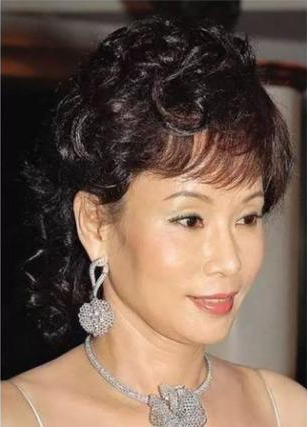 靠"擦身"嫁给赌王的三太陈婉珍,隐忍37年的背后,才真不简单_腾讯新闻