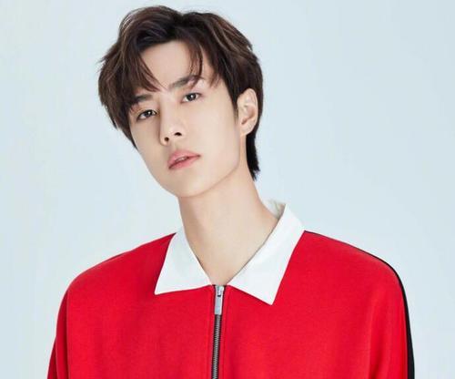 王一博|王一博为制造完美身高有多努力？被扒在袜子里藏了增高鞋垫，上节目无惧脱鞋