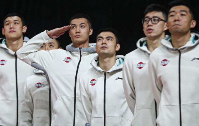 中国广州与苏州肯帝亚比赛赛前,八一名宿,江苏主帅李楠及前八一队员