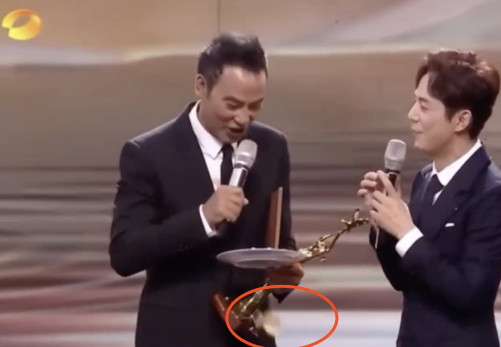 何炅|何炅金鹰节临场反应上热搜：比起他的救场能力，这个细节更圈粉