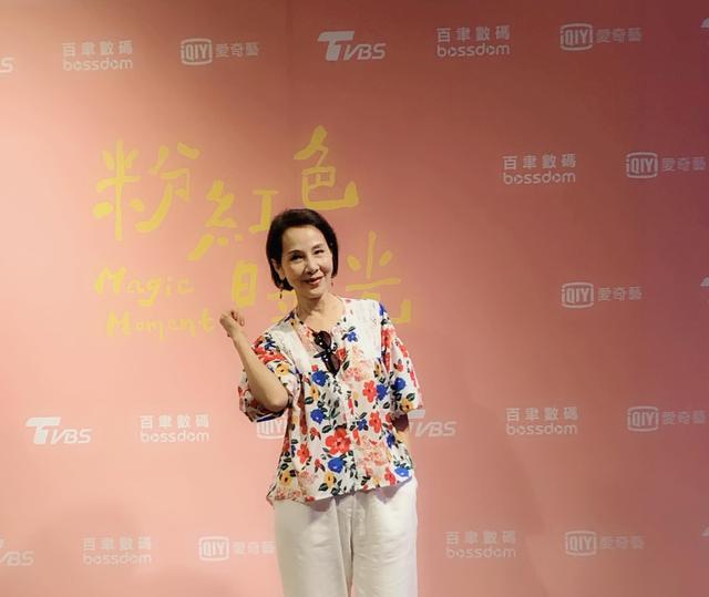 前邵氏知名女星林秀君升级做外婆,女儿丁巧唯10分钟顺产