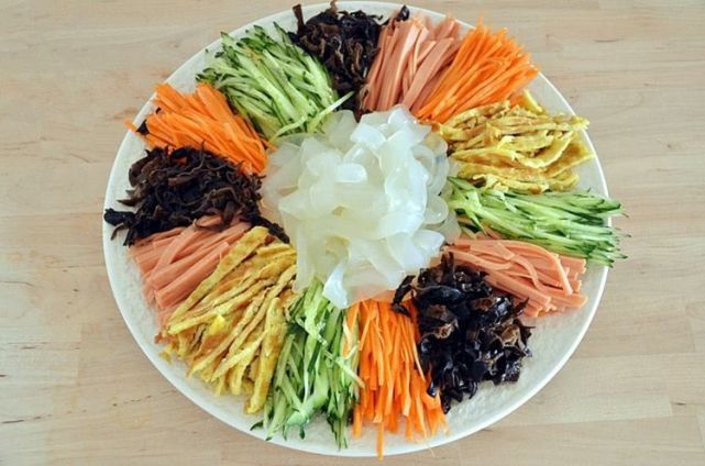 "东北范"十足的东北菜,已经高大上了,外国人都喜欢吃