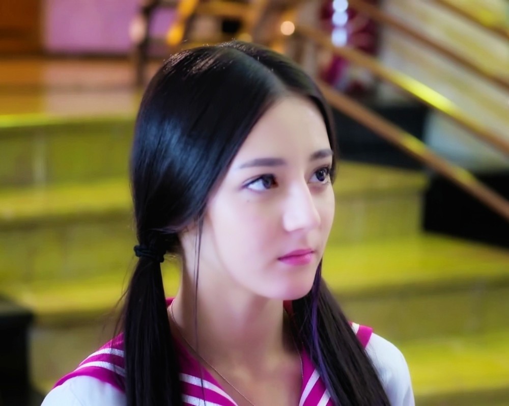 杨洋迪丽热巴校服造型流出,双马尾的热巴太诱人了