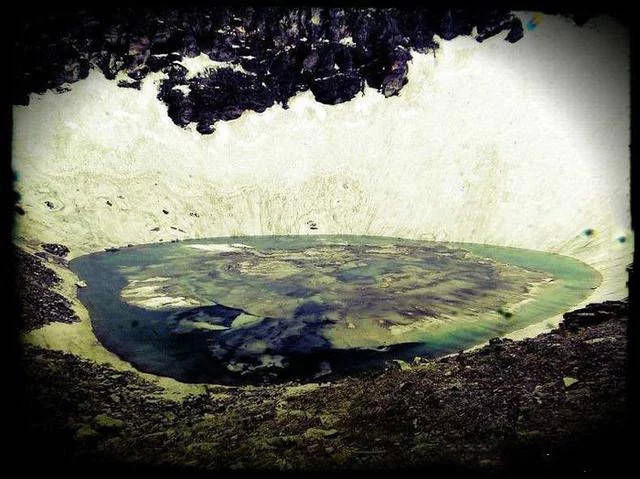 冰川湖|冰川湖融化后，露出千年前的人间惨剧，多年后专家才揭开真相