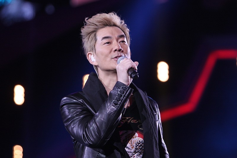 2000流行歌曲排行榜_回忆2000到2010年历年十大流行歌曲,网友:满满都是青春记忆