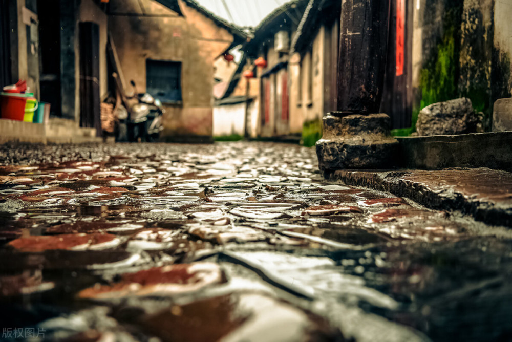 散文,江南烟雨里,小城故事多