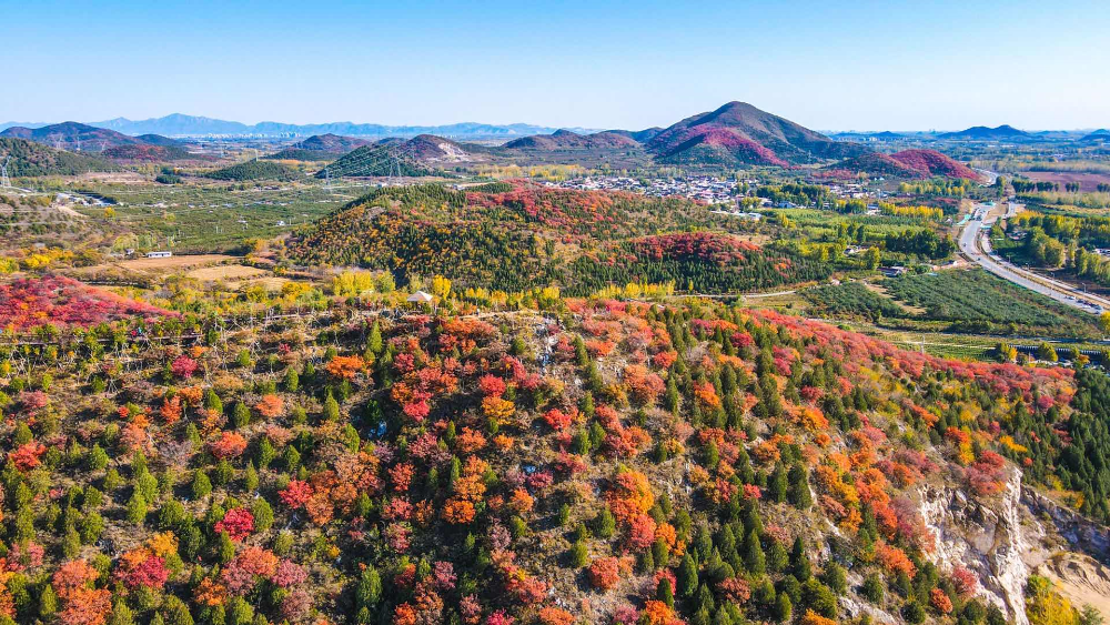 浅山|青山一脉五彩绸！人少景美还免费！快来“红透”的顺义舞彩浅山