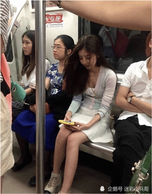 地铁上遇到的妹子,该怎么做引起她的注意?