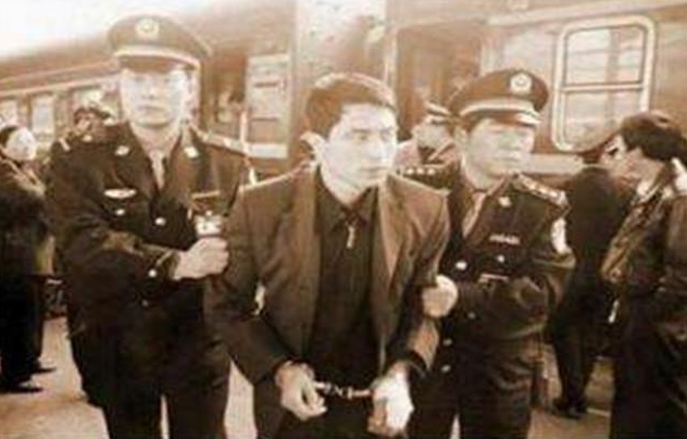 迟志强|曾因流氓罪锒铛入狱，出狱后发布新歌悔改，重返舞台却成了小配角