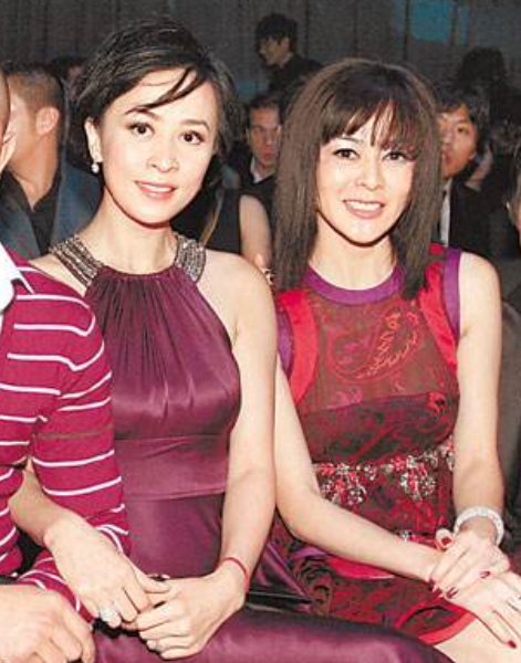 有种昔日闺蜜叫刘嘉玲关之琳10年后同框港风美女变大妈