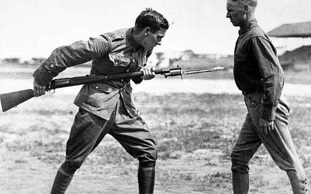 1950年的长津湖之战,双方军队拼刺刀,美军水平怎么样?