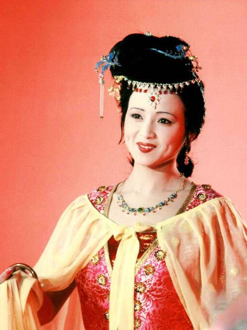 者,是仙女,那么仙女的亲人,秦可卿来到人间一定是人世间最高统治者的