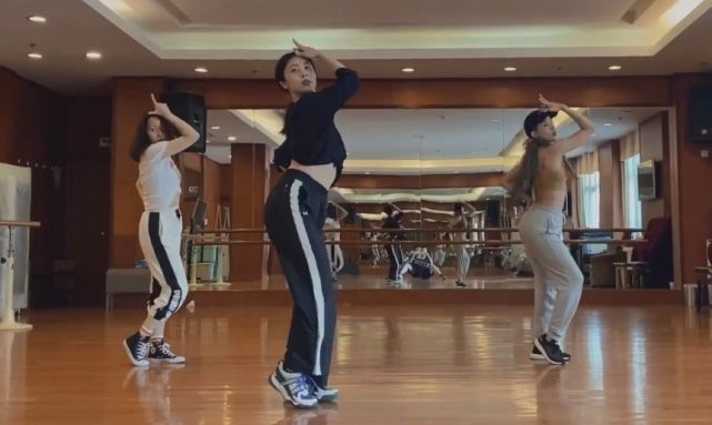 孙莉|孙莉复出拍广告被群嘲，我看到背后最恶心一幕，女人不需要被定义