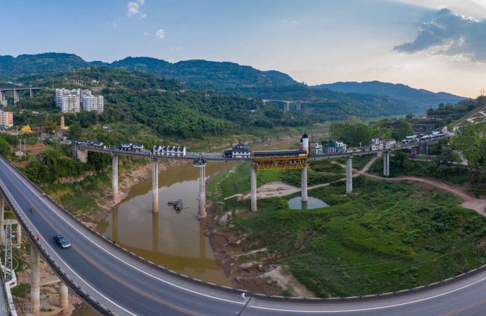 重庆这座网红小镇居然建在400米的桥上真是世属罕见