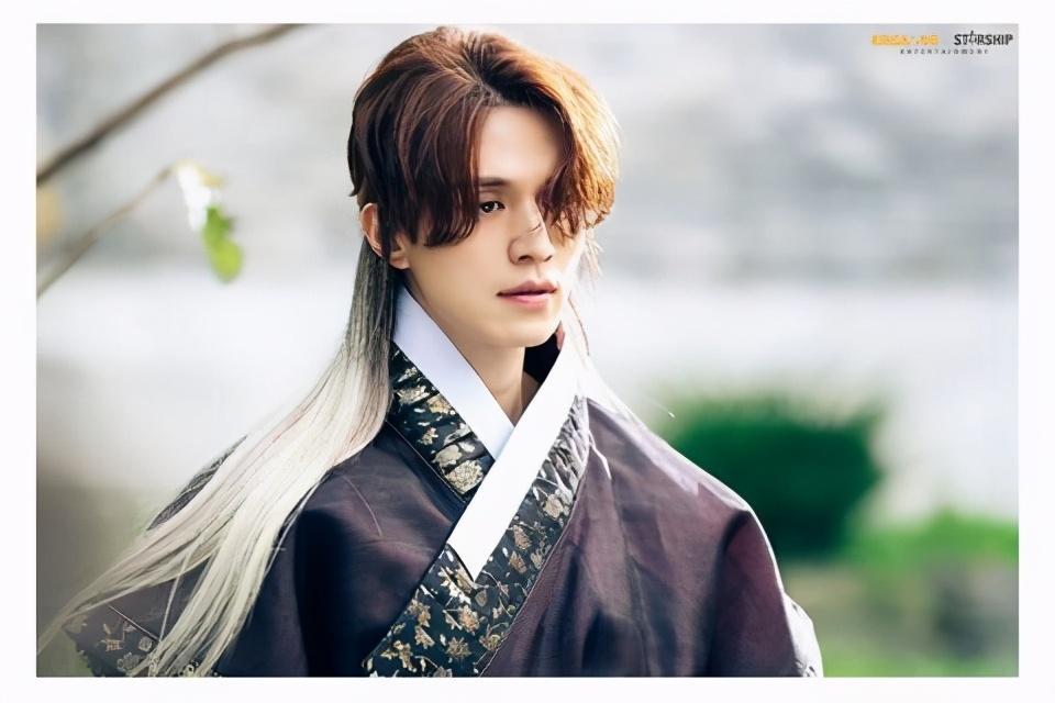 九尾狐传李栋旭裸身上刀山牛奶腹肌堪比古希腊雕像