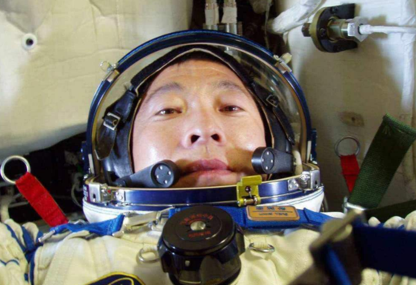 宇航员|17年前几次险些在太空牺牲的杨利伟：落地时候嘴角都是血