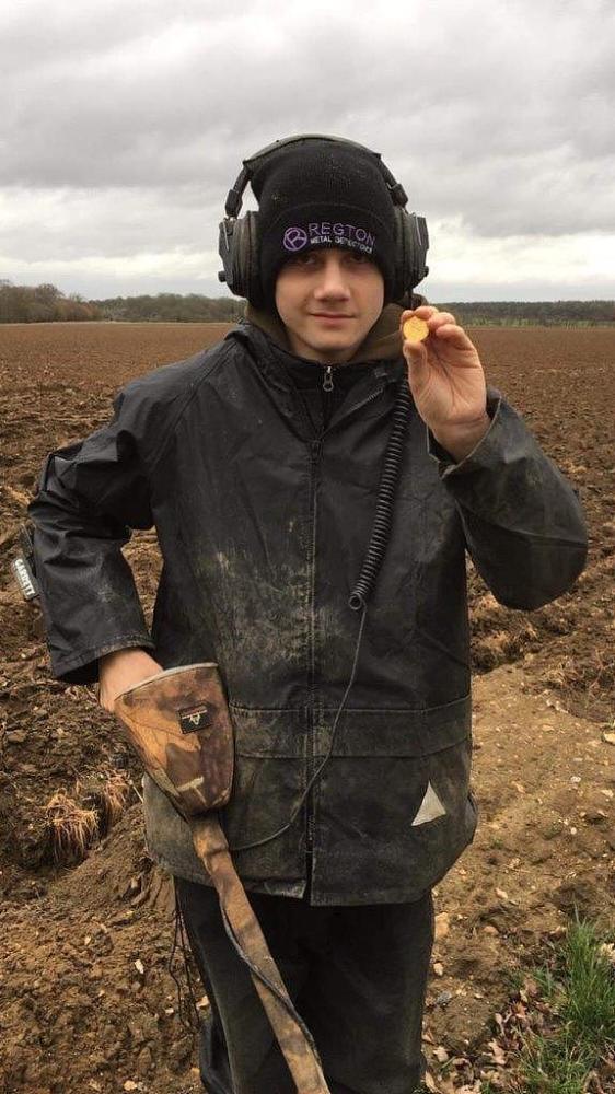 硬币|英国16岁男孩发现有千年历史的硬币