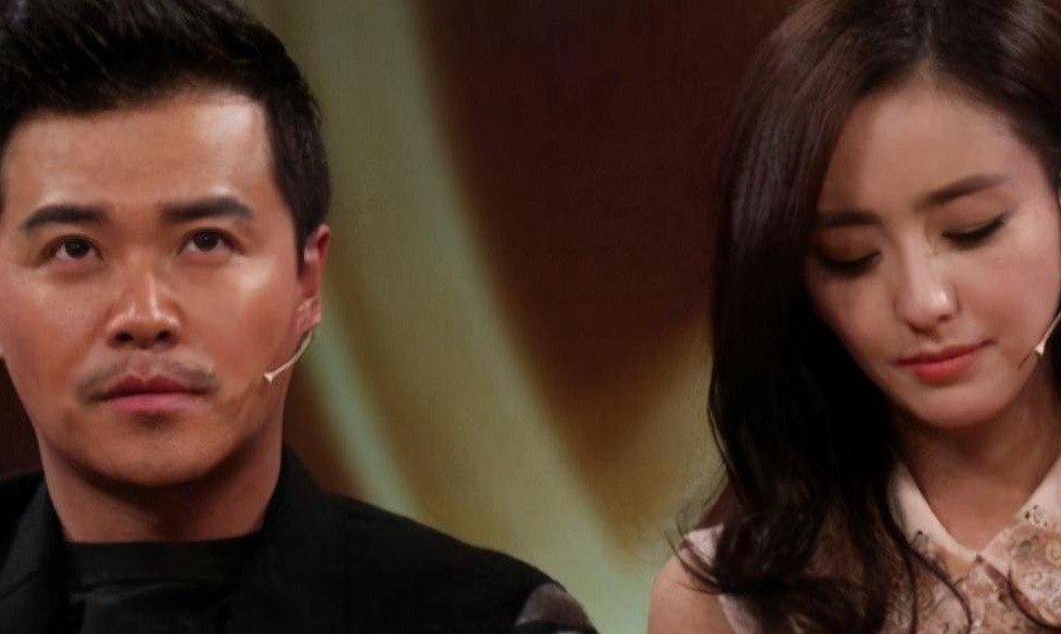 陈思诚深夜与好友聚会两美女坐他的车离开婚姻亮红灯