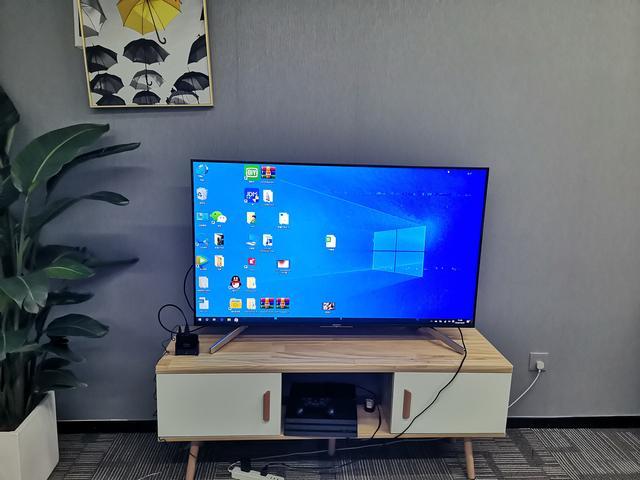 一款满足电脑投屏的设备,无需驱动网络,60米无线超清投屏_腾讯新闻