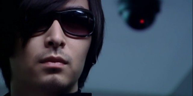 其次说的帅哥是郭帅,他扮演的是铠甲勇士风鹰侠的召唤人东杉.