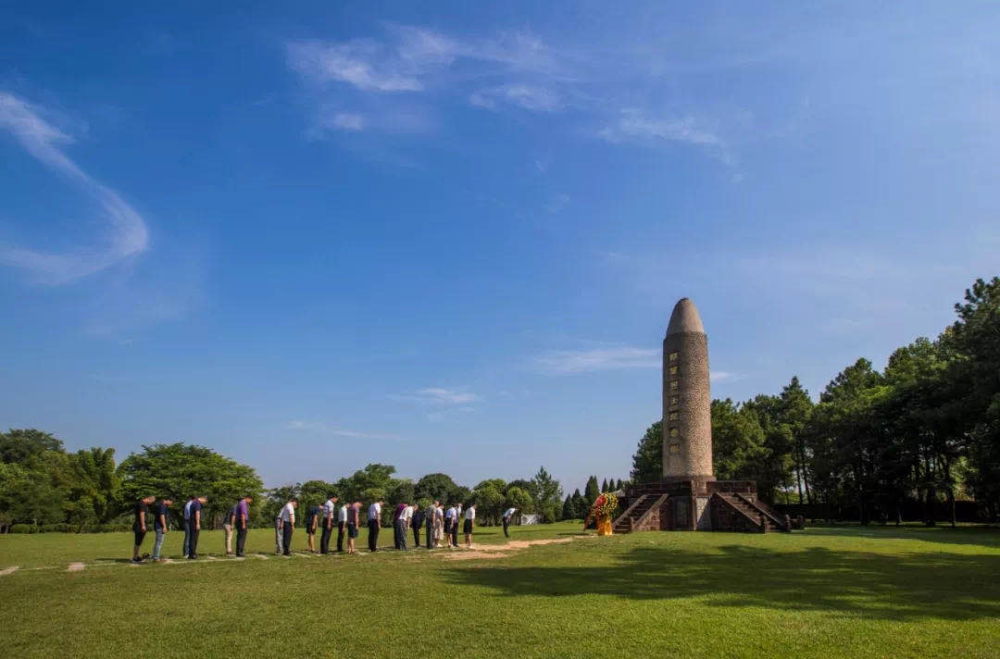 瑞金紅軍烈士紀念塔為了支持紅軍長征贛南蘇區人民出人,出力,捐物捐獻