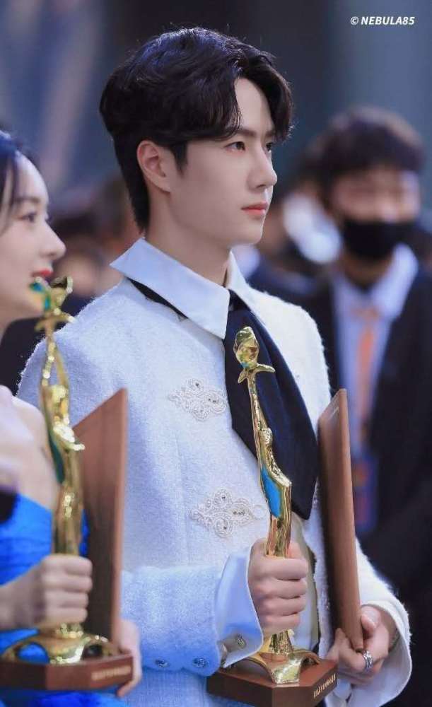 王一博|黄轩成最惨男一号？黄轩粉丝公开diss王一博：永远的三番