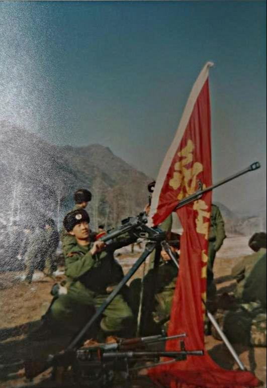 抗美援朝70周年,张译晒当兵照告慰先辈,年轻帅气真好看