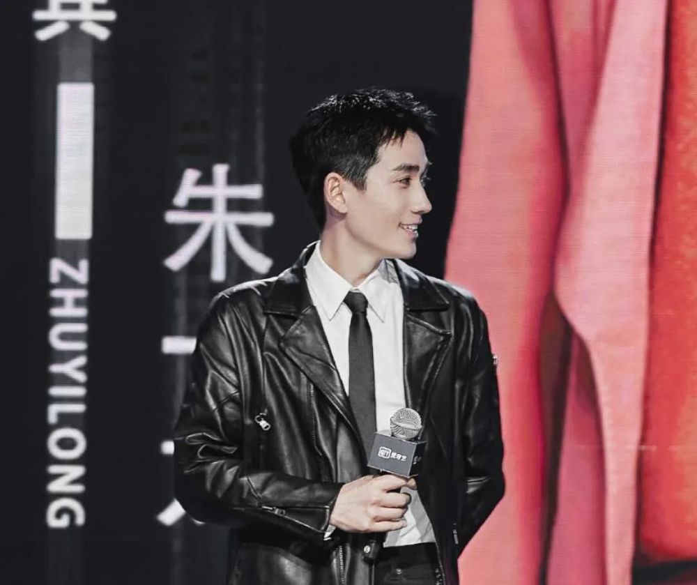 爱豆|贵圈｜朱一龙任豪因婚恋遭粉丝反噬：为什么粉丝不许自己偶像谈恋爱？