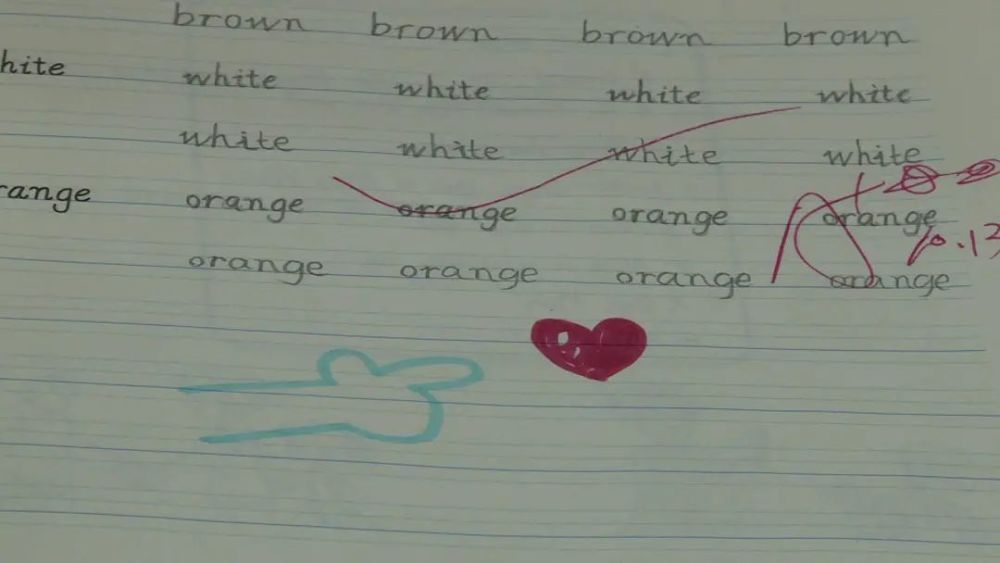 奥特曼小王子她在孩子们的试卷上画起了卡通