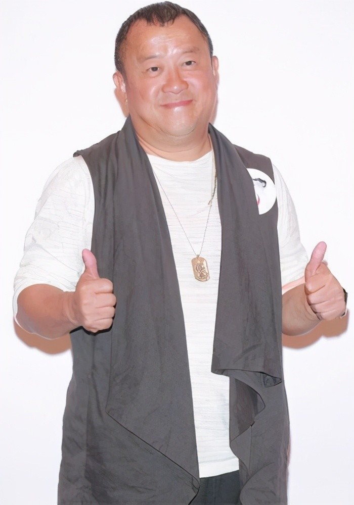 妻子去世两个月就在夜店嗨翻天?曾志伟荧幕外的生活有多"精彩"