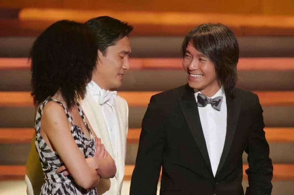 周星驰和梁朝伟的"友情岁月"_腾讯新闻