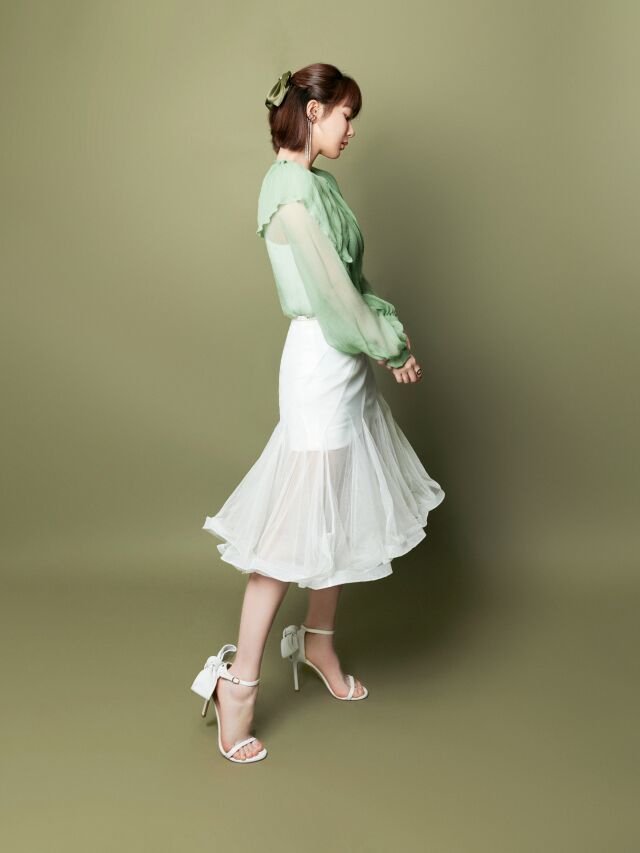 杨紫|杨紫穿包臀裙火了，晒出照片不到15个小时，浏览次数超过100万