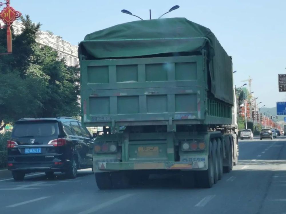 龙圩,这三辆大货车,查你没商量!