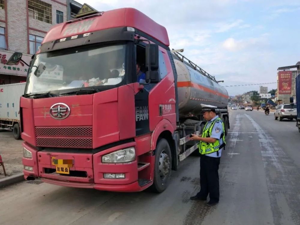 龙圩,这三辆大货车,查你没商量!