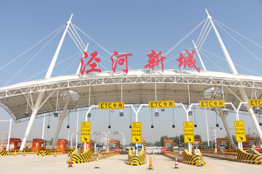 包茂高速复线目前在泾河新城及泾阳县境内设置了三座互通式立交,分别