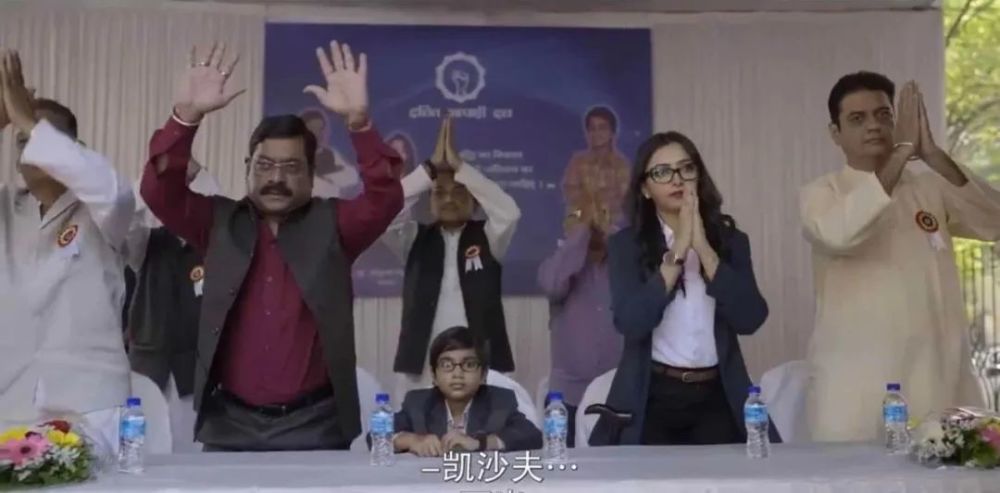 阿雅安|骗了10亿人的超级网红，被这部新片戳穿了