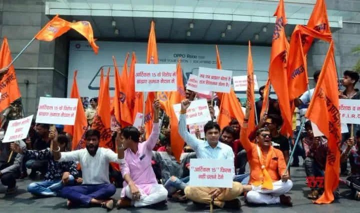 阿雅安|骗了10亿人的超级网红，被这部新片戳穿了