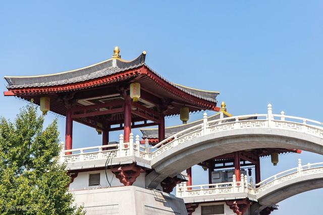 西安旅游,必看打卡中国最大的仿唐朝皇家的建筑群,大唐芙蓉园