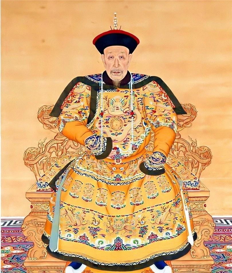 乾隆和12个老婆画像图15比乾隆小47岁图3是乾隆真实的相貌